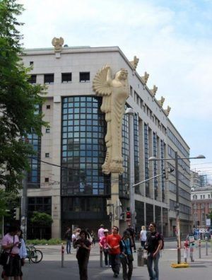 Arbeitsgemeinschaft der Architekten Dahinden, Gieselmann, Marchart, Moebius & Partner, TU Wien, Bibliothek mit Bruno Webers Eule, 1977-1987, Foto: Alexandra Matzner.