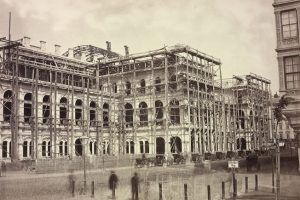 Anonym, Oper bei Erreichen der Dachgleiche, um 1865, Österreichische Nationalbibliothek.