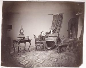 Ludwig Angerer, Herrenporträt in weiträumiger Atelierdekoration, 1867, Albertina, Wien - Dauerleihgabe der Höheren Graphischen Bundes-Lehr-und Versuchsanstalt, Wien.