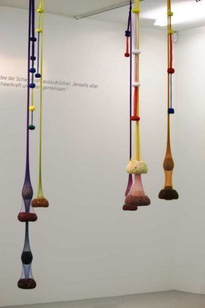 Ernesto Neto, Variation on Color Seed Space Time Love, 2009 (ganz), Installationsfoto: Alexandra Matzner.