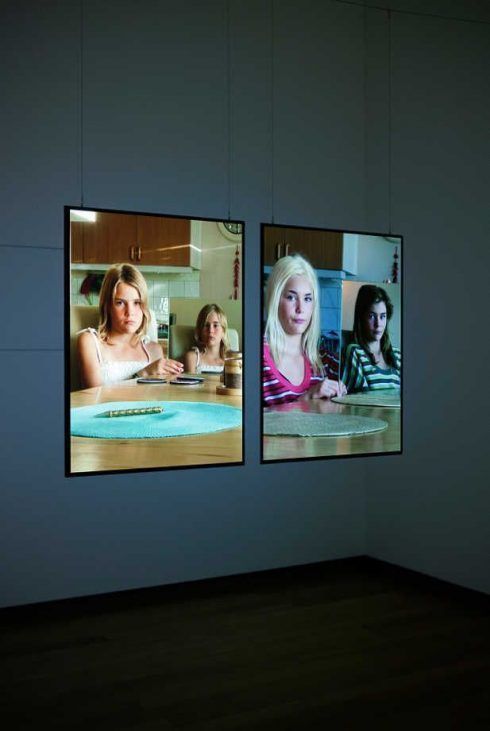 Fiona Tan, Diptych, 2006 – 2011 (Detail), HD Video Installation, Farbe, Stereosound, 29 min 38 sec, geloopt, 2 digital safety masters, 2 sync media players, 2 16:10 HD projectors, 4 rear projection screens, 90 x 67,5 cm each Courtesy the artist and Frith Street Gallery, London © Foto: Gert Jan Rooij and Stedelijk Museum Amsterdam.