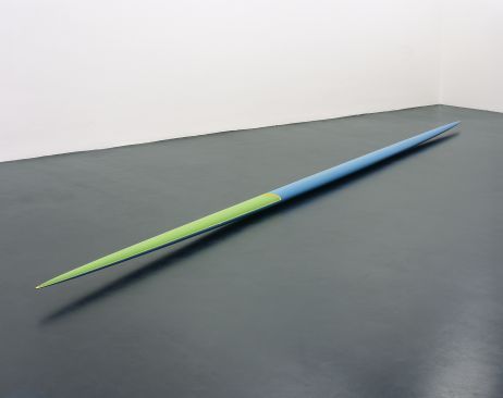 Isa Genzken, Blau-grün-gelbes Ellipsoid ‘Joma’, 1981, Courtesy Galerie Buchholz, Berlin/Köln.