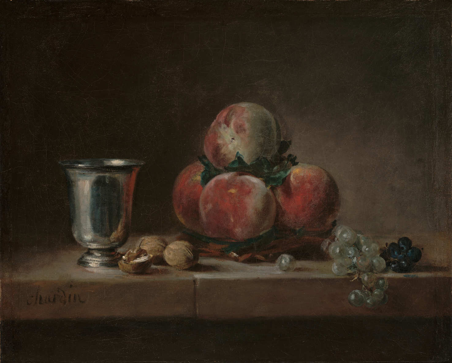 Jean Siméon Chardin, Stillleben mit Pfirsichen, einem silbernen Kelch, Weintrauben und Walnüssen, um 1759/60, Öl auf Leinwand, 38.1 × 46.7 cm (The J. Paul Getty Museum)