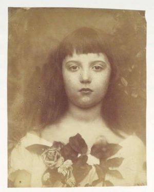 Julia Margaret Cameron, Florence Fisher, 1872, 61 x 51 x 4 cm, Albumindruck von einem nassen Kollodiumnegativ © Victoria and Albert Museum, London.