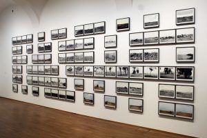 Lewis Baltz, Candlestick Point, 1987-1989, Installationsansicht der Albertina „Lewis Baltz“ 2013, Foto: Alexandra Matzner.