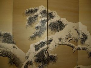Zwei sechsteilige Wandschirme von Yamamoto Shunkyo (Ōtsu (Shiga) 1871–1933 Kyoto), Kiefer im Schnee, Detail (Sammlung Genzō Hattori), Foto: Alexandra Matzner