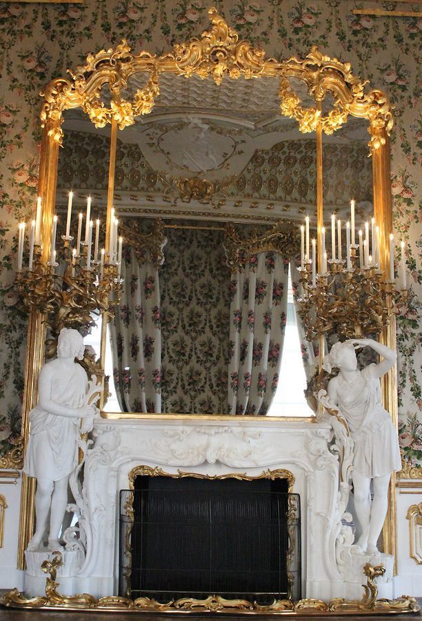Bouquetzimmer mit Kamin von Bernardo de Bernardis im Stadtpalais des Fürsten von und zu Liechtenstein, Wien 1010, Foto: Alexandra Matzner.