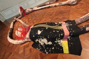 Sterling Ruby, FIGURES (BL.RD.), Detail, 2014, Installationsansicht im Winterpalais/Wien, Foto: Alexandra Matzner.