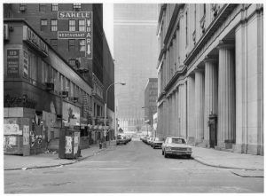 Thomas Struth, New York, Dey Street, Broadway West, 1978, Silbergelatine-Abzug, 66 x 84 cm © Thomas Struth