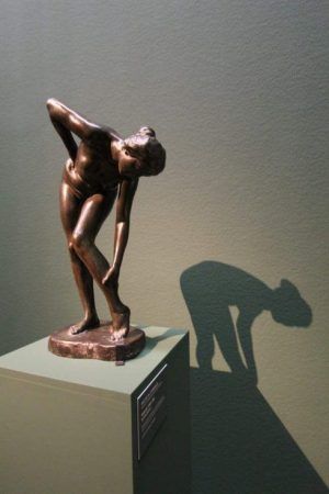 Wilhelm Lehmbruck, Badende, 1902–1905 (Lehmbruck Museum, Duisburg), Ausstellungsansicht Leopold Museum 2016, Foto: Alexandra Matzner