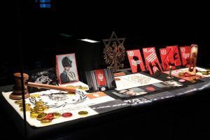 Yael Bartana, "Wenn ihr wollt, ist es kein Traum" (and Europe will be stunned), Ausstellungsansicht aus der Wiener Secession (7.12.2012-10.2.2013), Schrein für JRMiP, Foto: Alexandra Matzner.