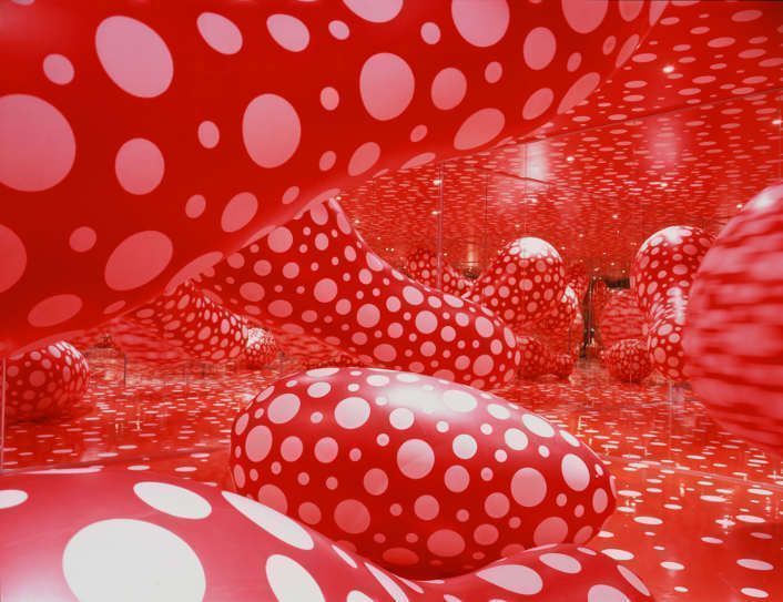Yayoi Kusama, Dot Obsession, 2015, Installation, Spiegelglas, Ballons, Malerei, Punkte, ca. 103,3 x 123 cm.