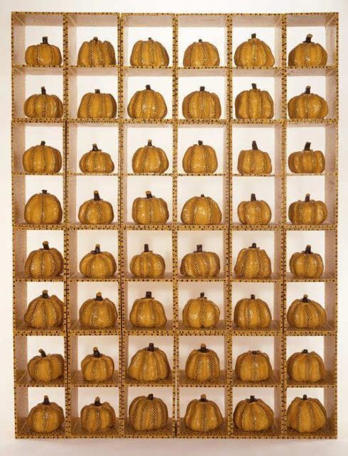 Yayoi Kusama, Pumpkin, 1982, Installation, 24 Kästen jede 54,5 x 27,6 x 25,3 cm, Kitakyushu Municipal Museum of Art.
